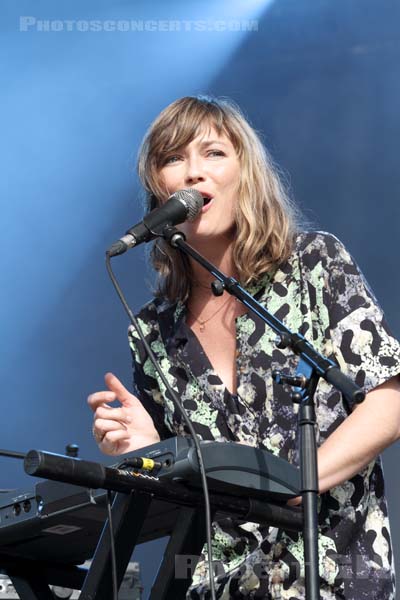 MINA TINDLE - 2014-07-20 - PARIS - Parvis de l'Hotel de Ville - 